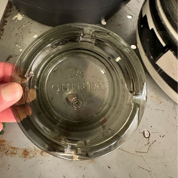 La Quinta Motor Inn Glass Ashtray Smoke Grey Vtg - Picture 8 of 8